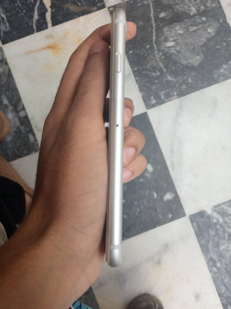 Apple iPhone 7 3