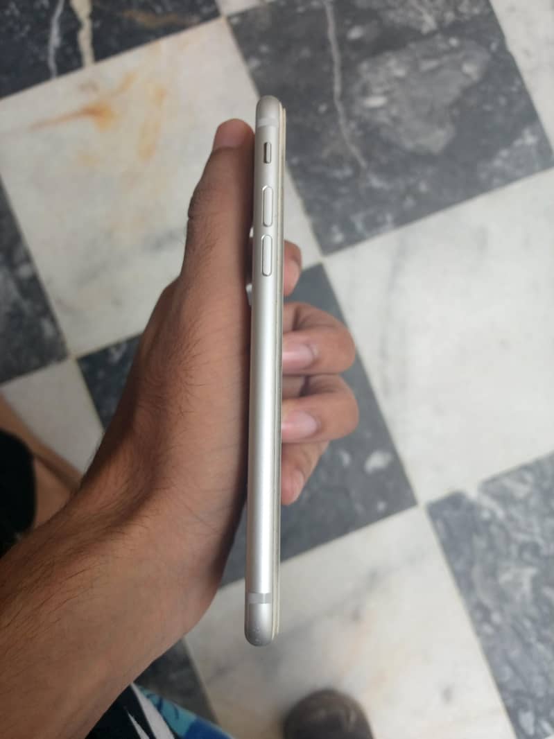Apple iPhone 7 4