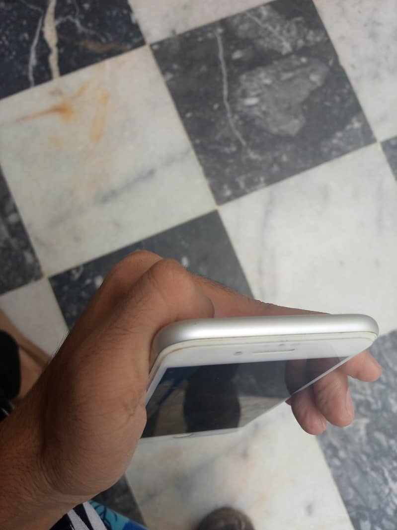 Apple iPhone 7 5
