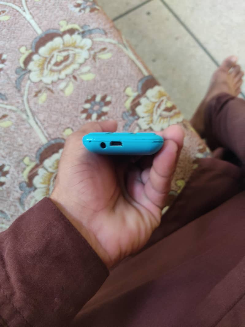 Q Mobile 3