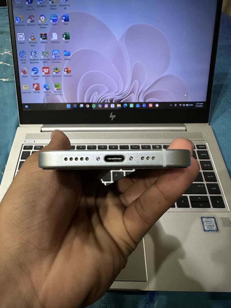Apple iPhone 15 4