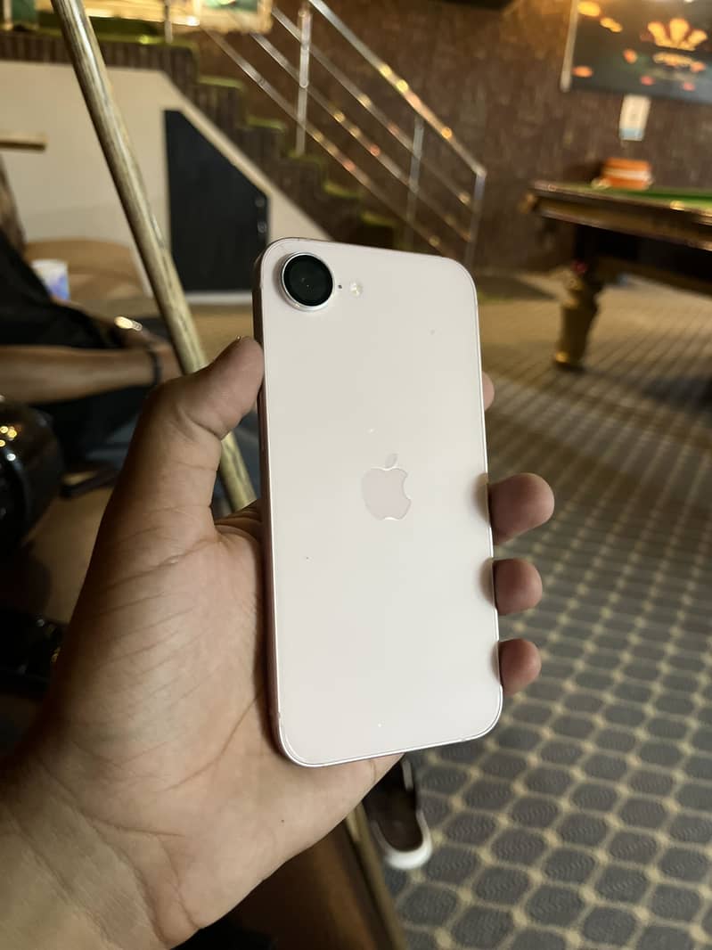 Apple iPhone 17e 0