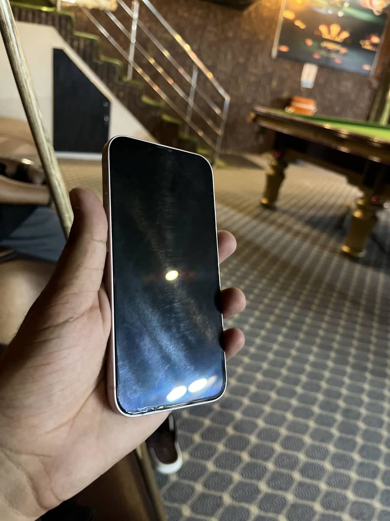 Apple iPhone 17e 1
