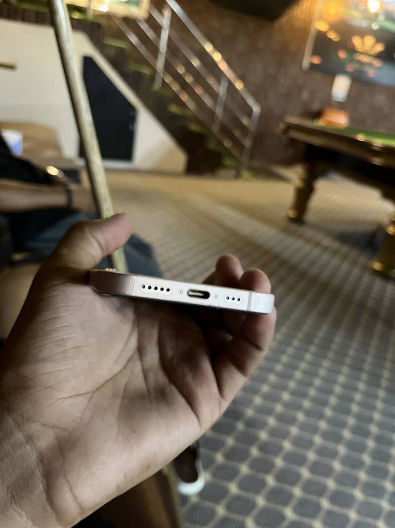 Apple iPhone 17e 3
