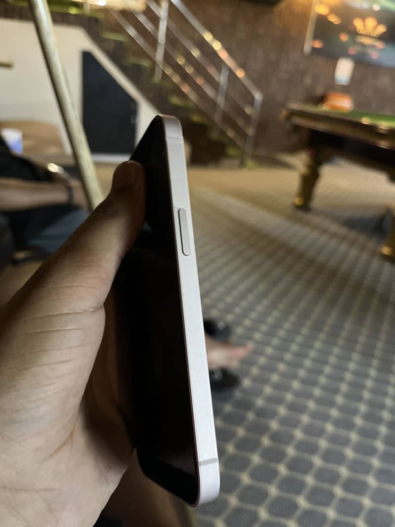 Apple iPhone 17e 4