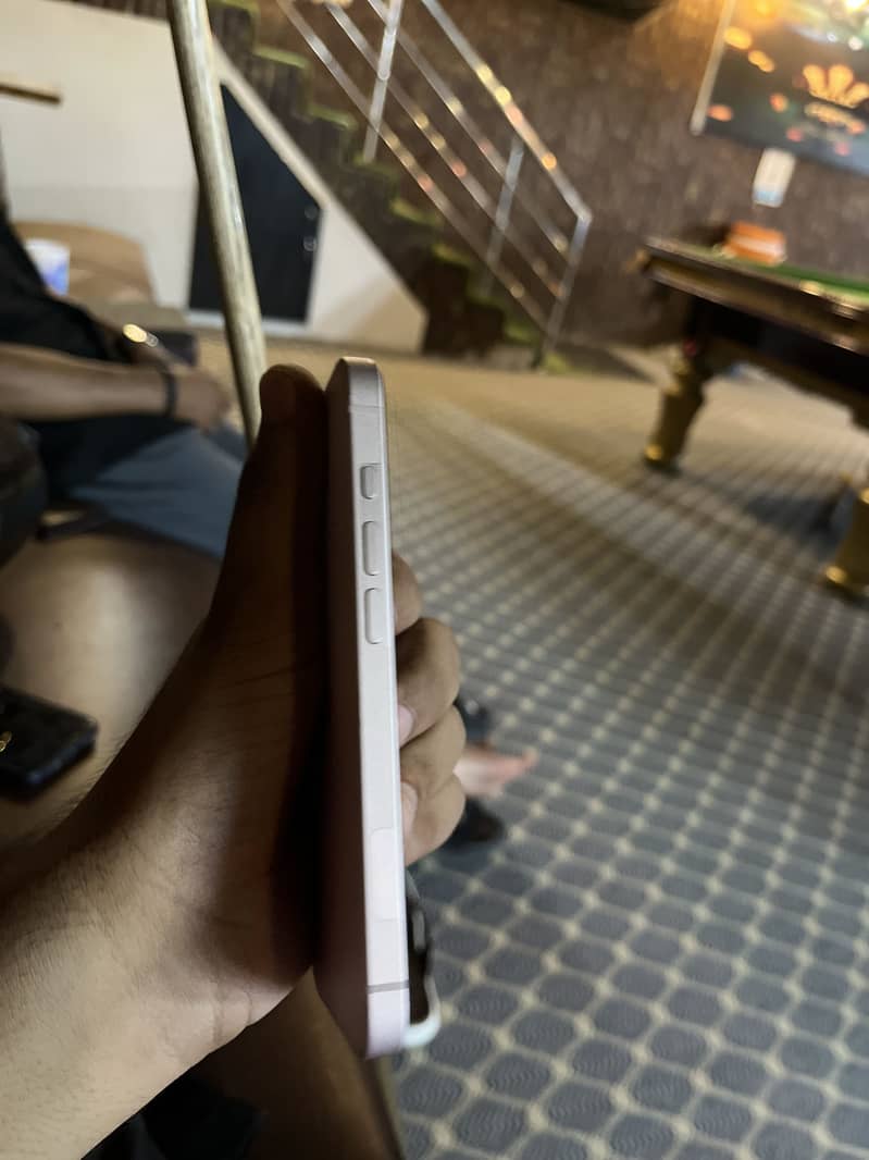 Apple iPhone 17e 5