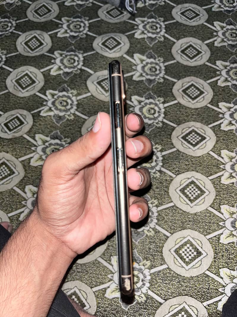 Apple iPhone XS Max 1