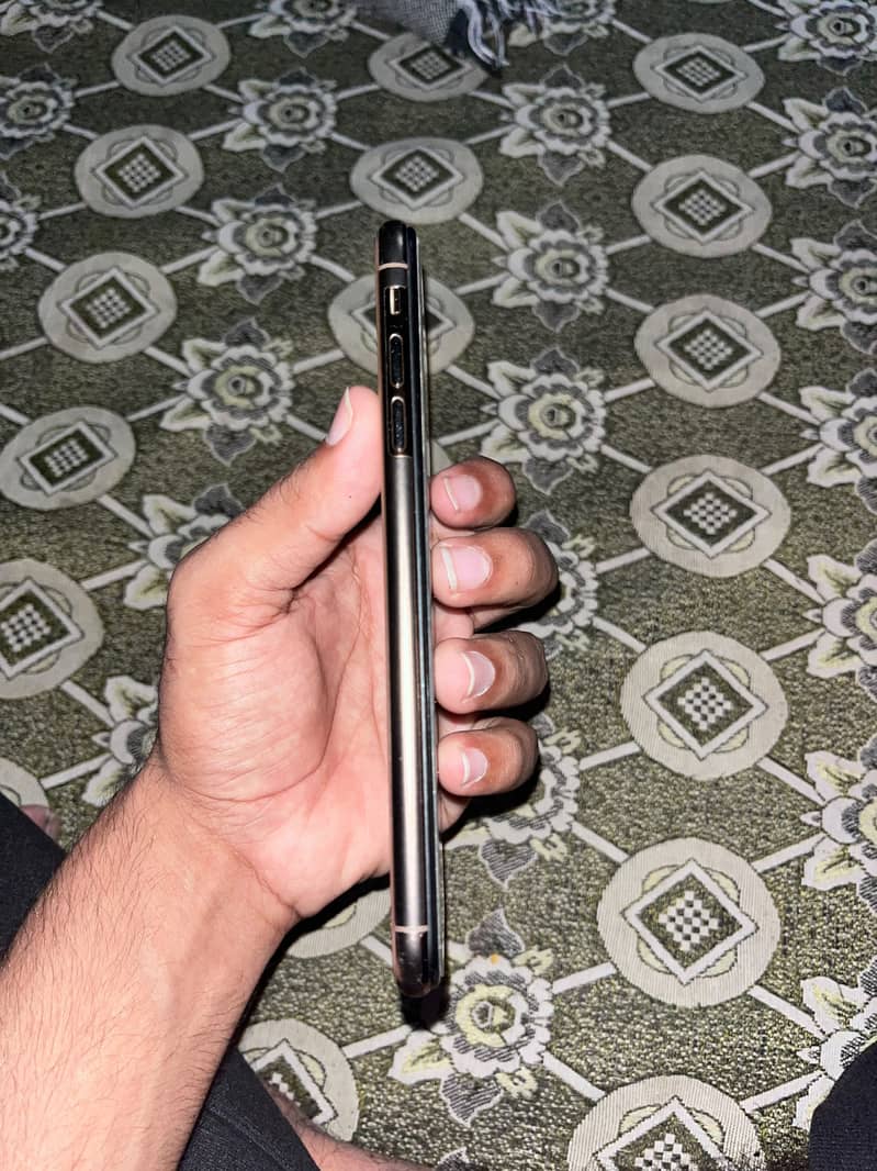Apple iPhone XS Max 6