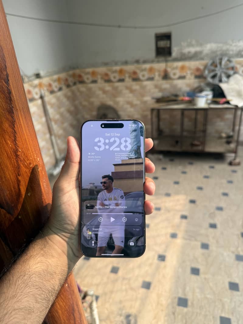 iPhone 16 Pro Max 3