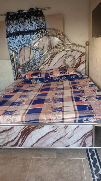 king size bed with mattress