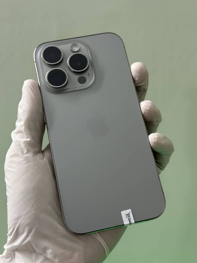 Apple iPhone 15 Pro 3