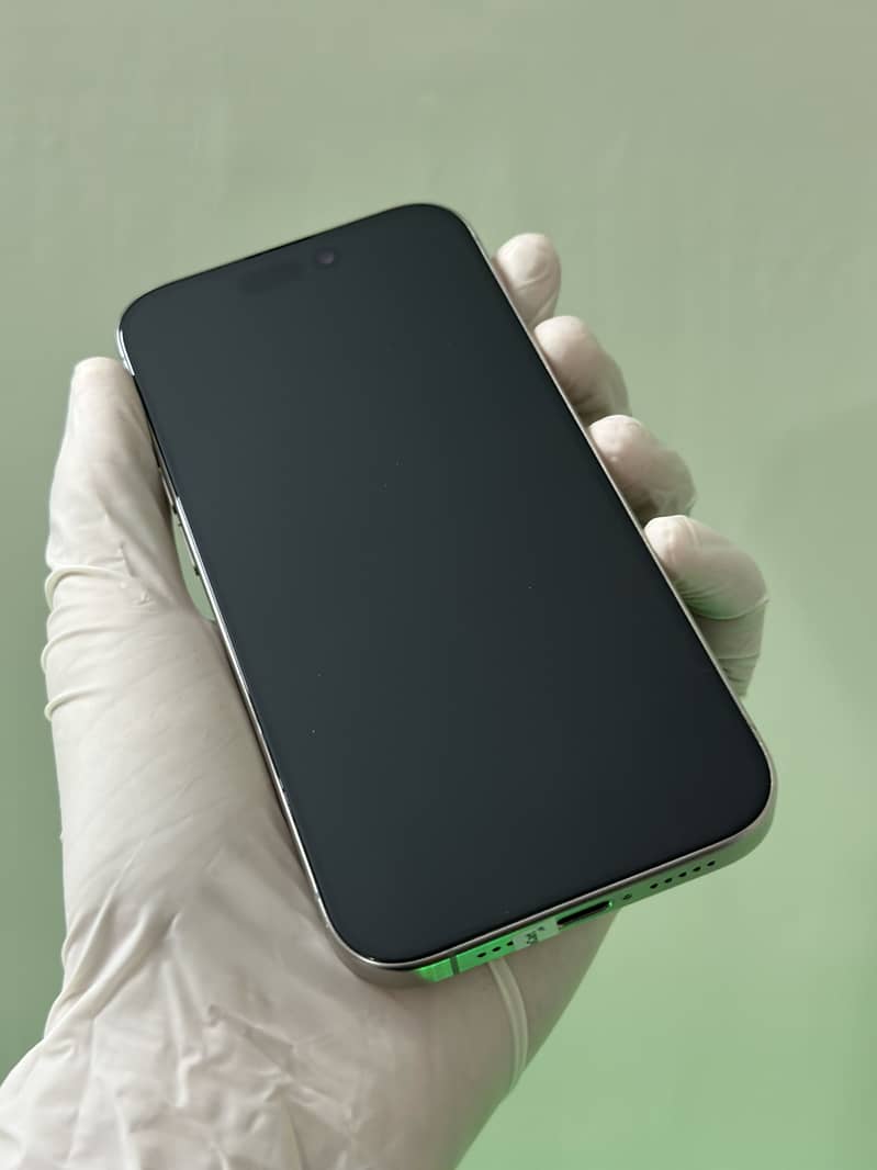Apple iPhone 15 Pro 6