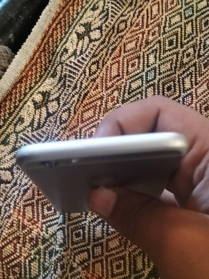 Apple iPhone 6S 1