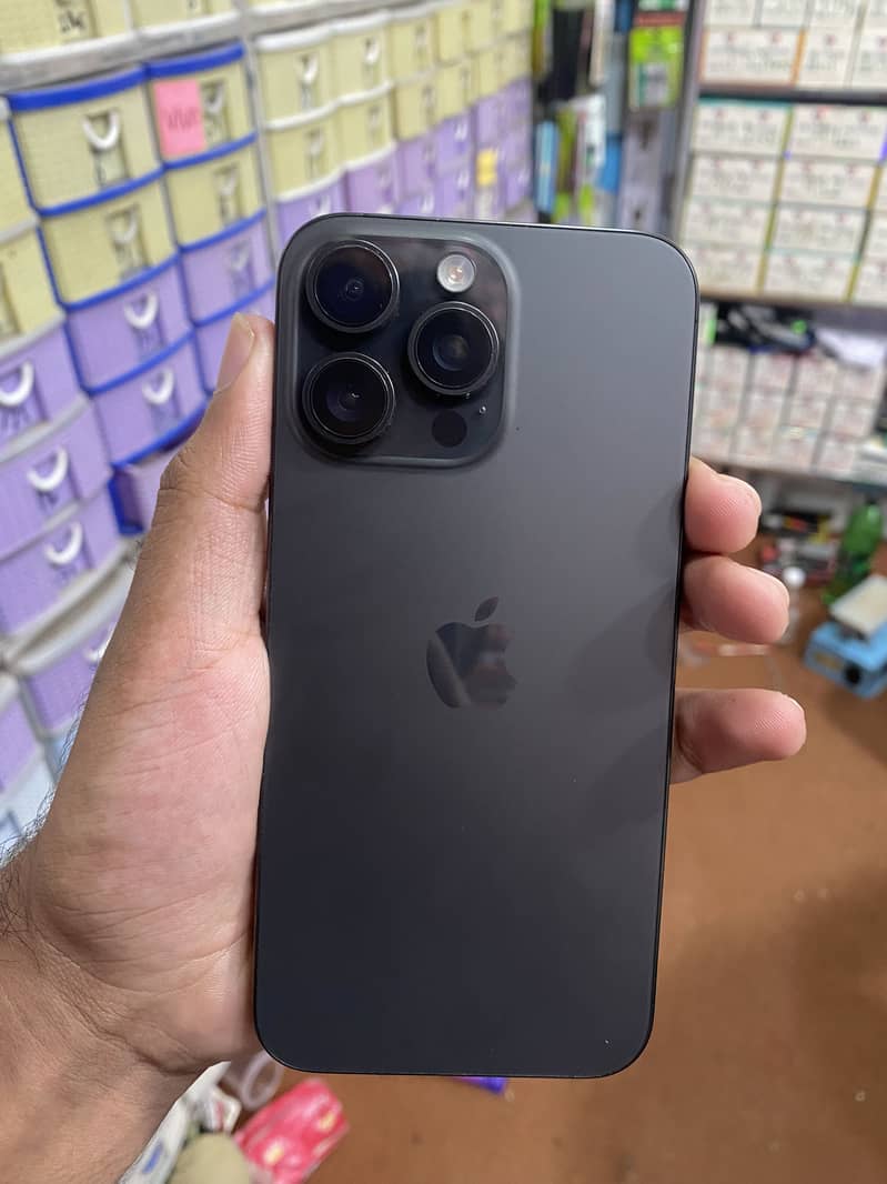 Apple iPhone 15 Pro Max 1