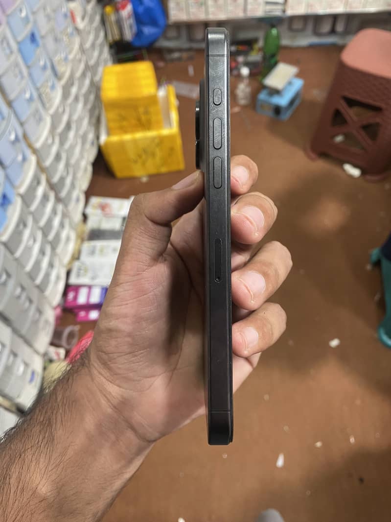 Apple iPhone 15 Pro Max 2