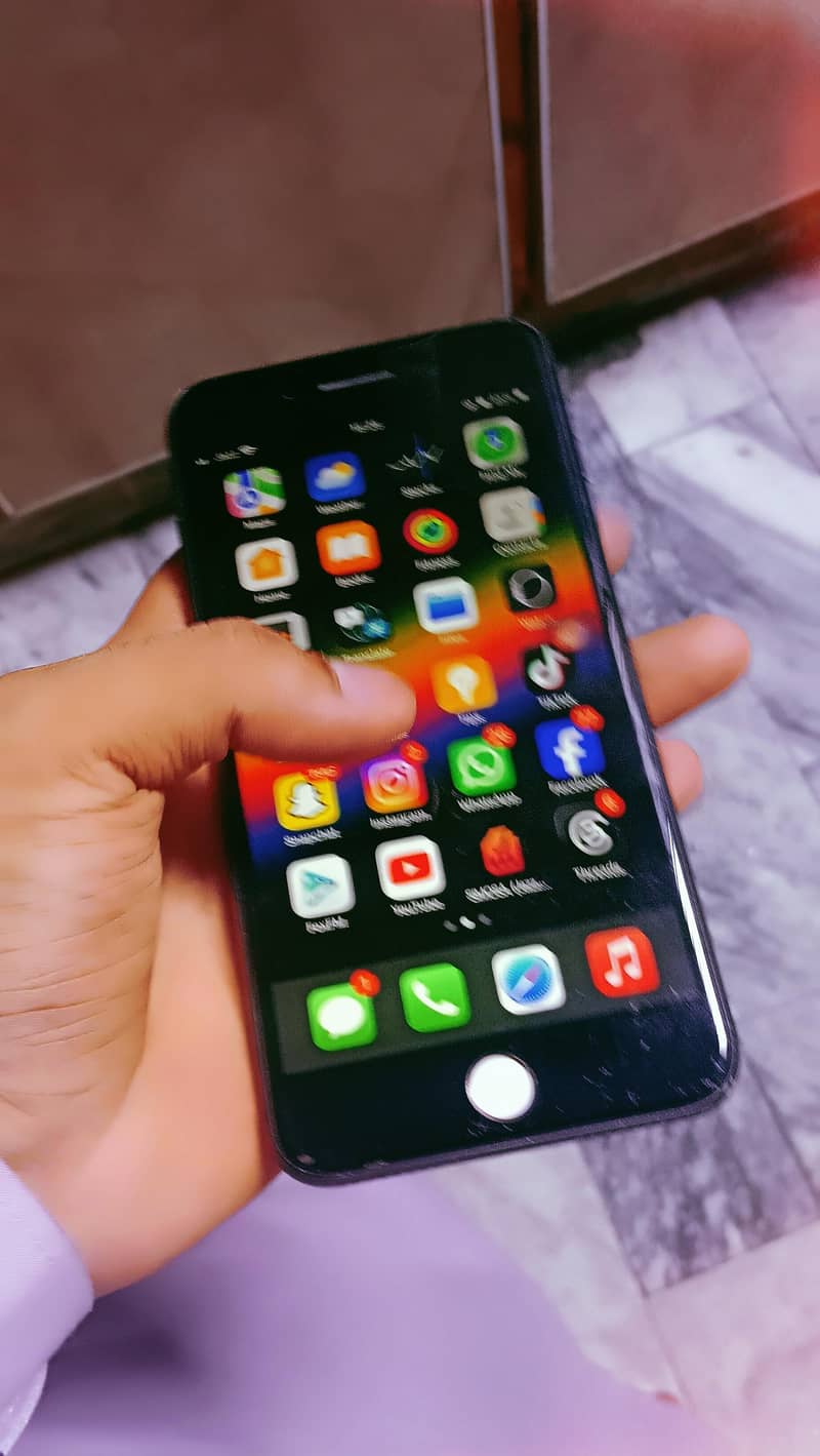 Apple iPhone 8 Plus 2