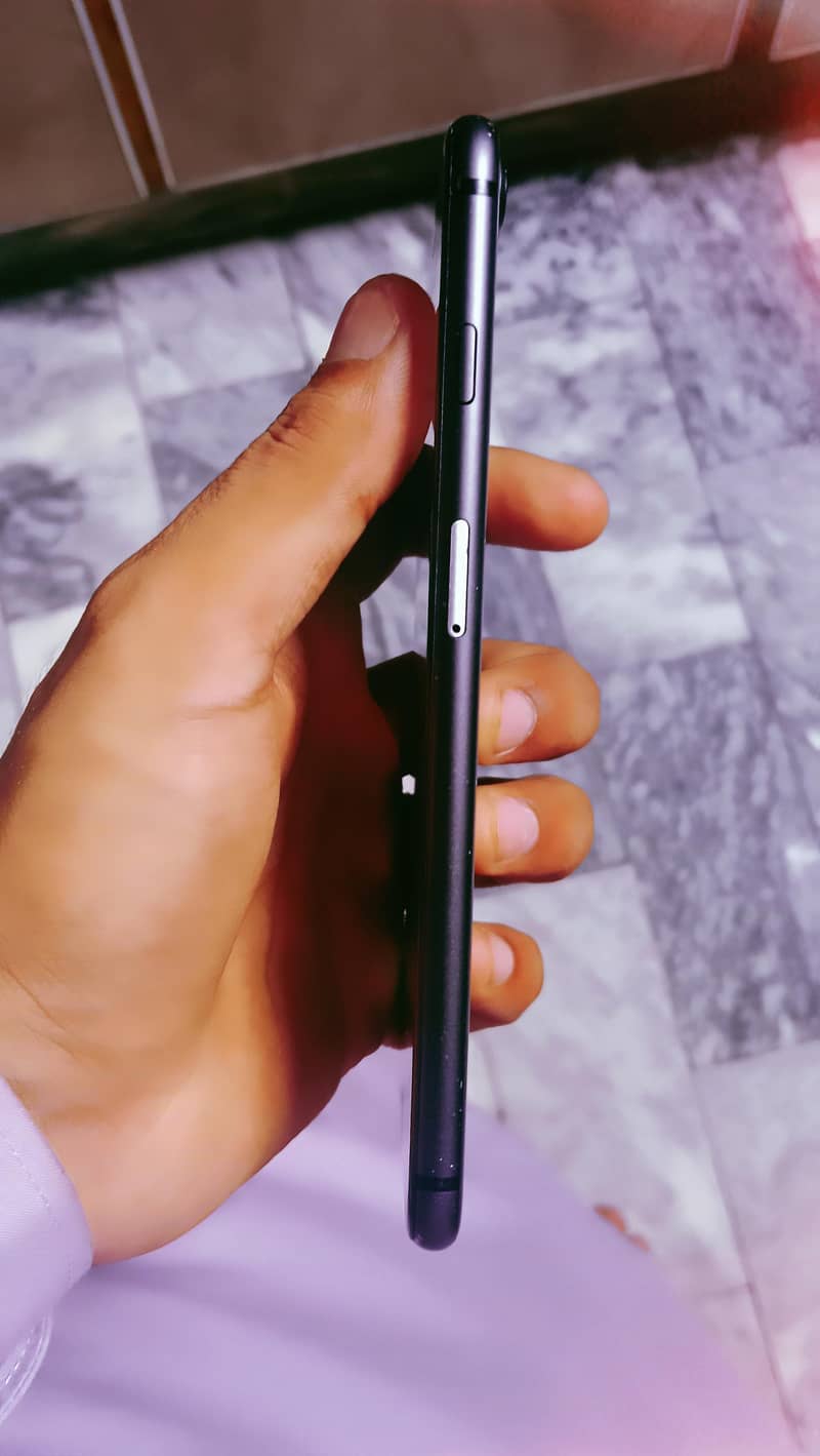 Apple iPhone 8 Plus 3