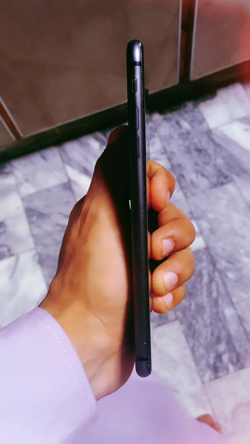 Apple iPhone 8 Plus 4