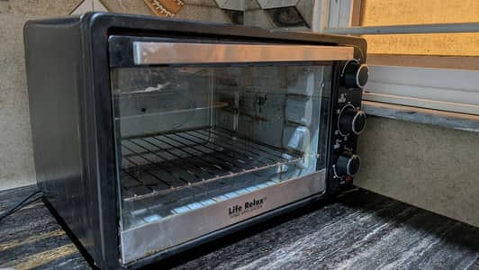 Lightly Used Electric Oven – Excellent Condition