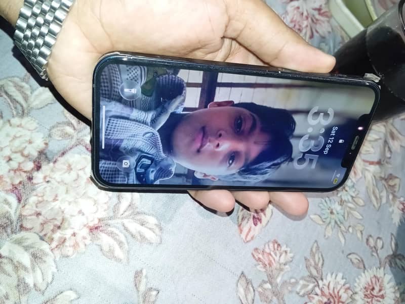 Apple iPhone 12 1