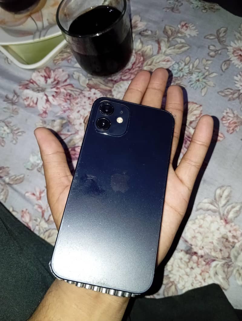 Apple iPhone 12 4
