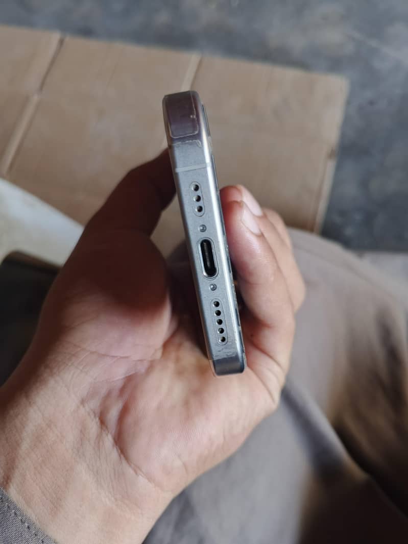 Apple iPhone 15 Pro 2