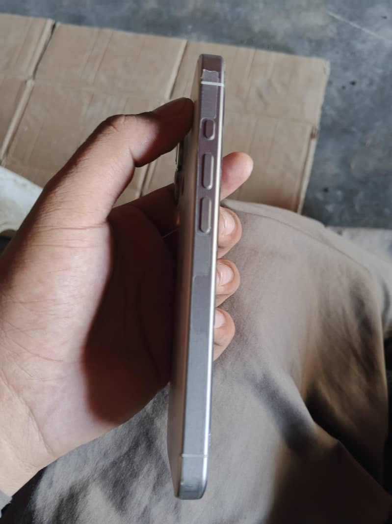 Apple iPhone 15 Pro 3