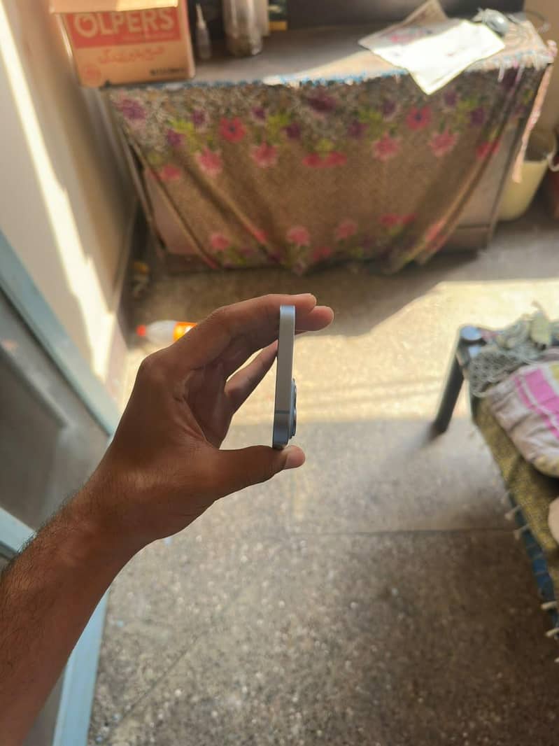 Apple iPhone 14 3