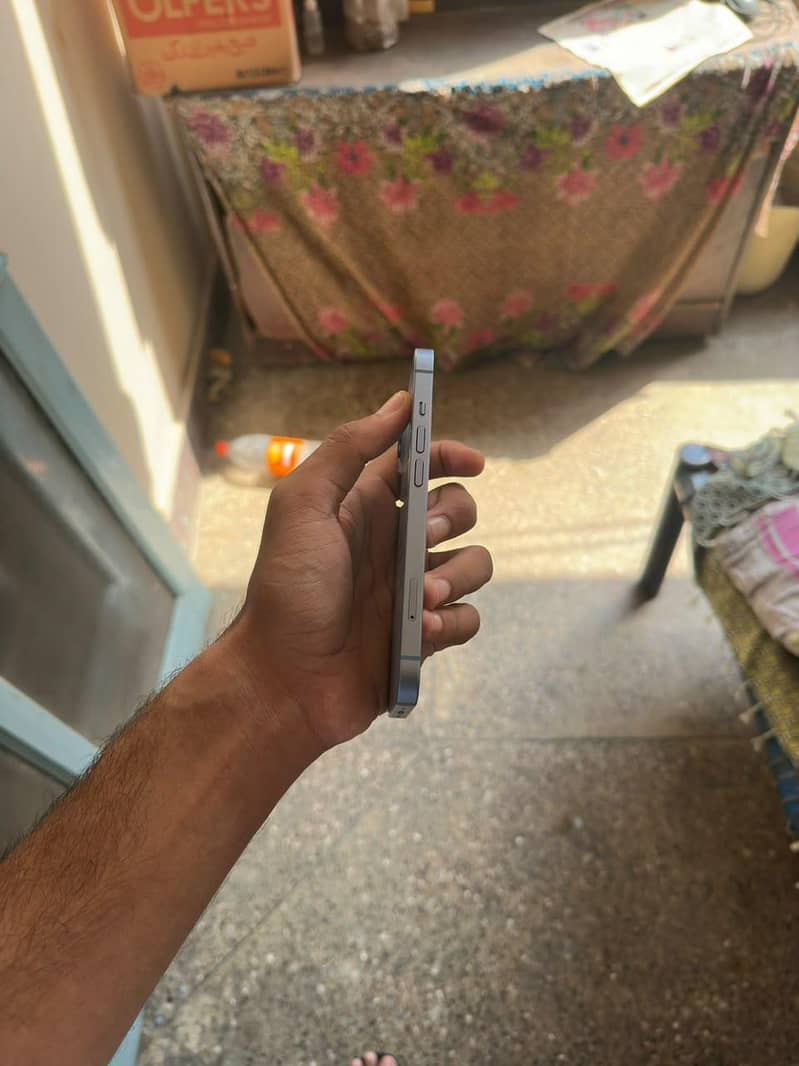 Apple iPhone 14 4