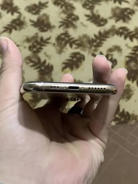 Apple iPhone XS 3