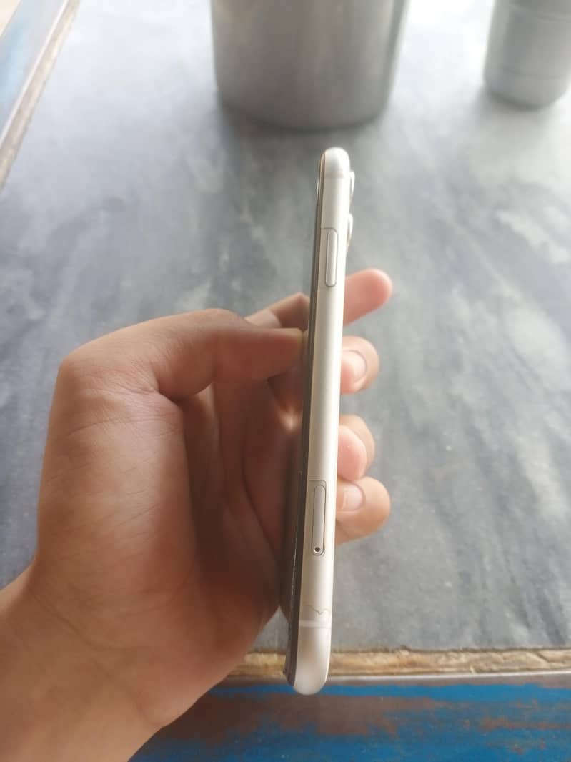 Apple iPhone 11 3