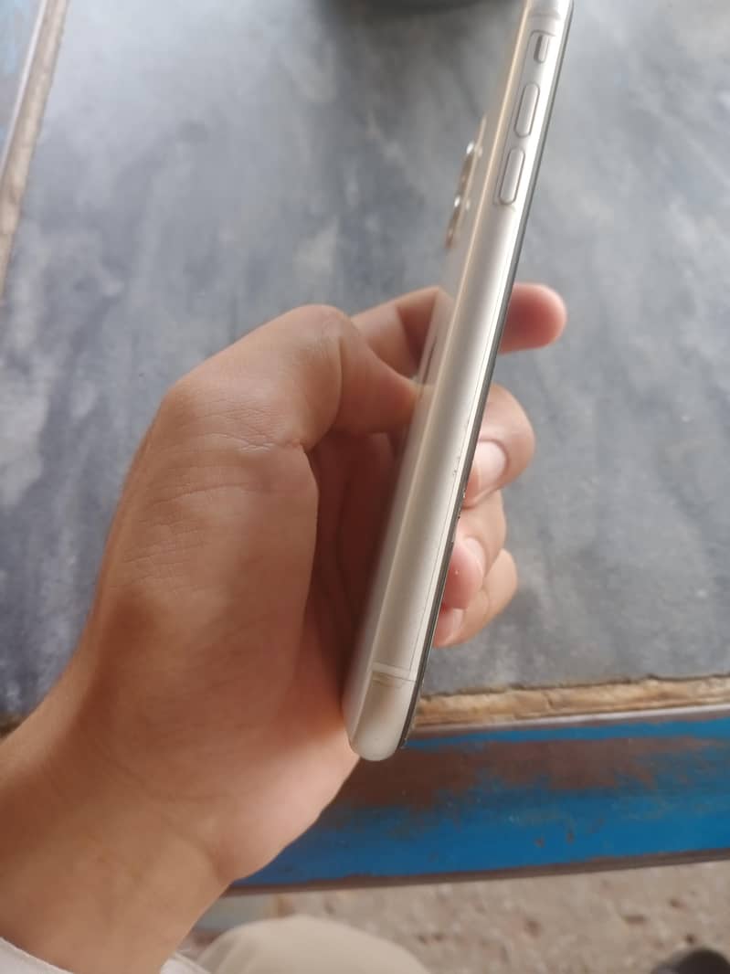Apple iPhone 11 5