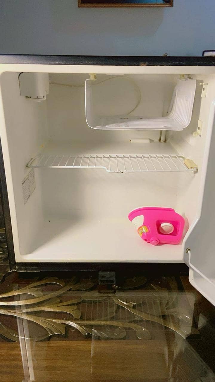 MINI FRIDGE/FREEZER 1