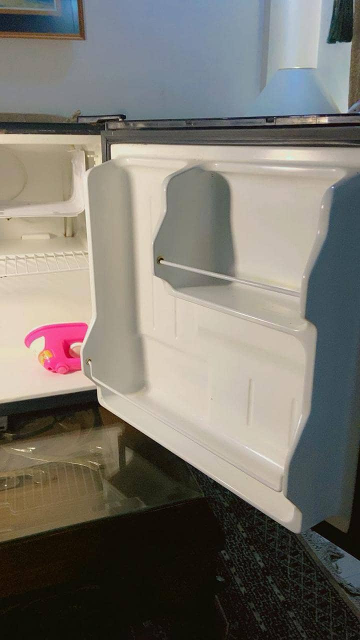 MINI FRIDGE/FREEZER 3