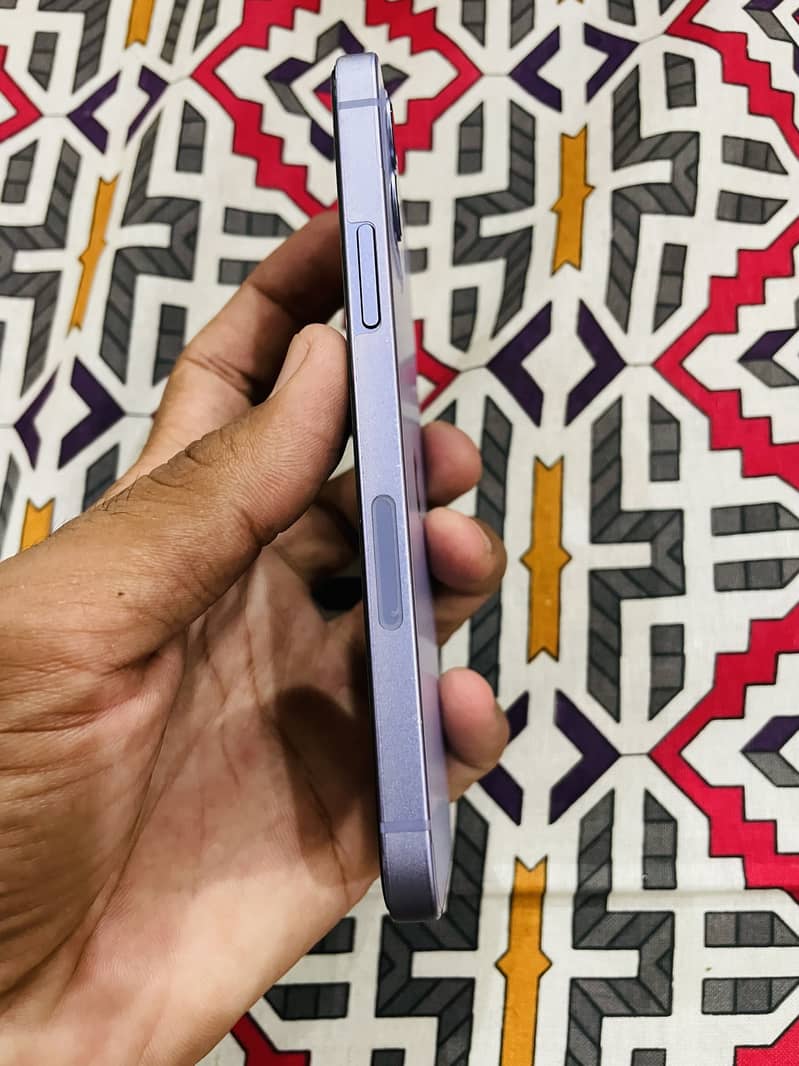 Apple iPhone 12 4