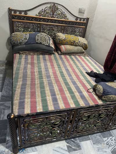 Bed + almari