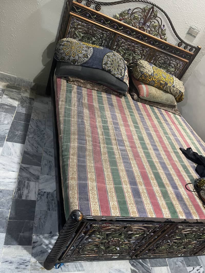Bed + almari 2