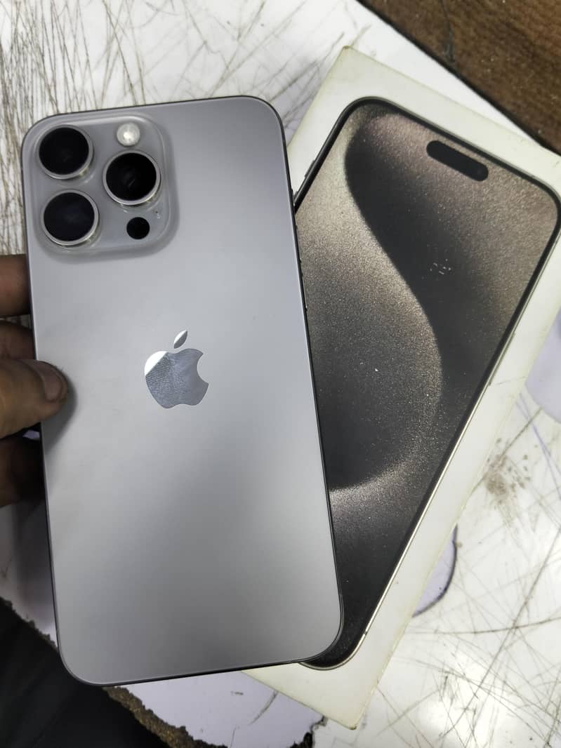 Apple iPhone 15 Pro Max 0