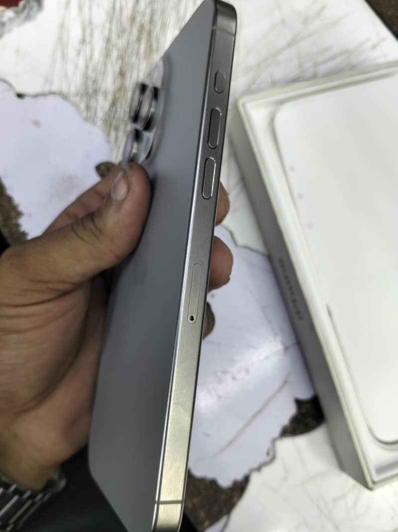 Apple iPhone 15 Pro Max 2