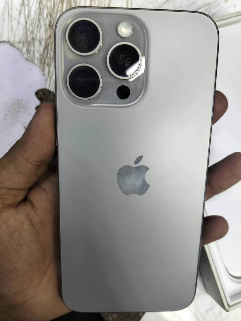 Apple iPhone 15 Pro Max 5