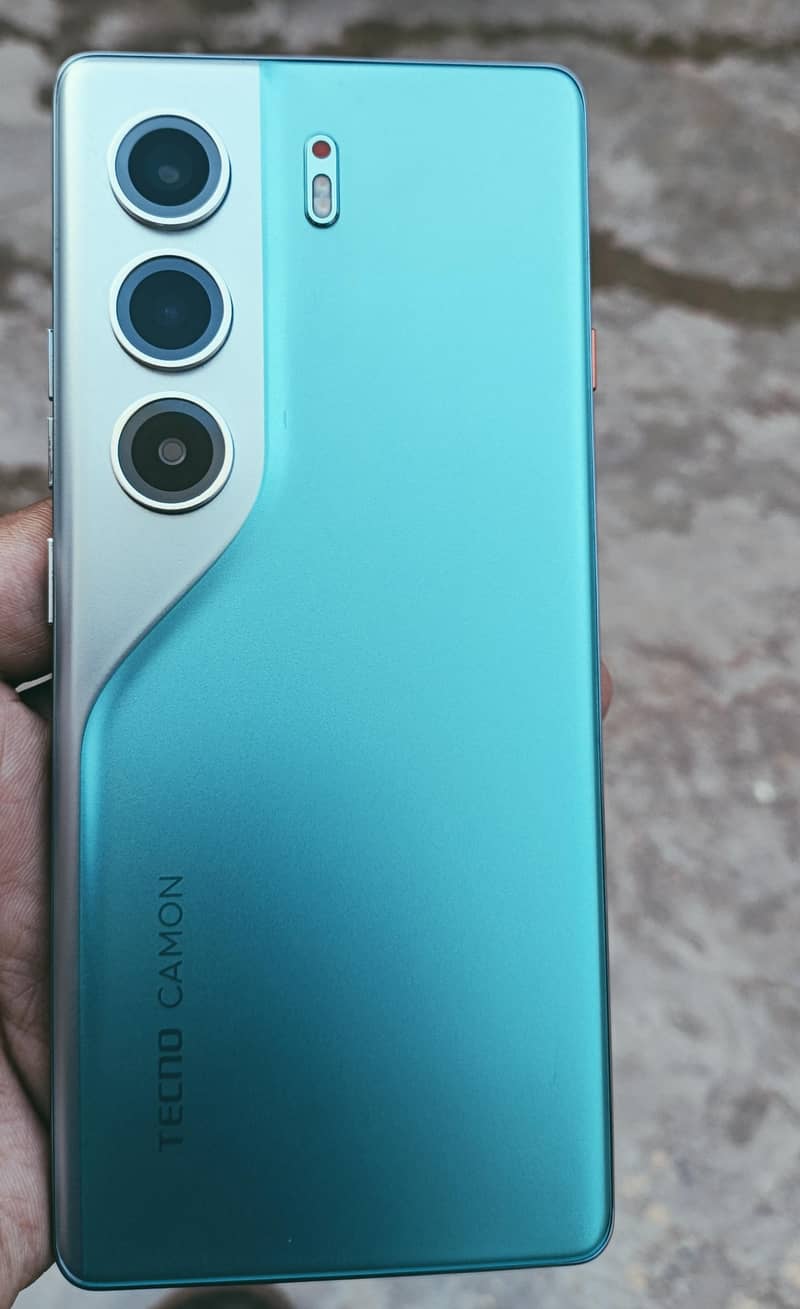 Tecno CAMON 40 PRO 0