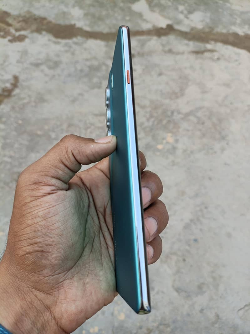 Tecno CAMON 40 PRO 1