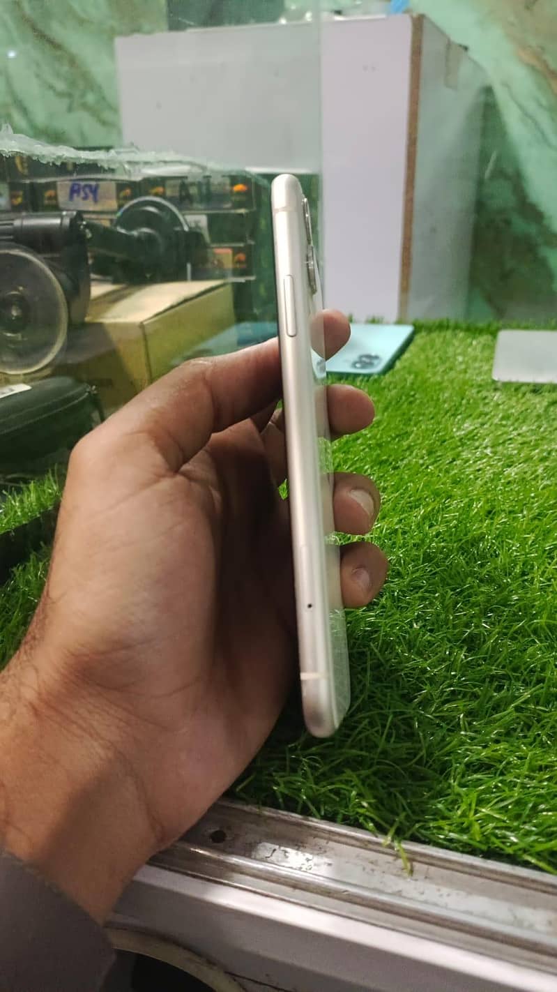 Apple iPhone 11 2