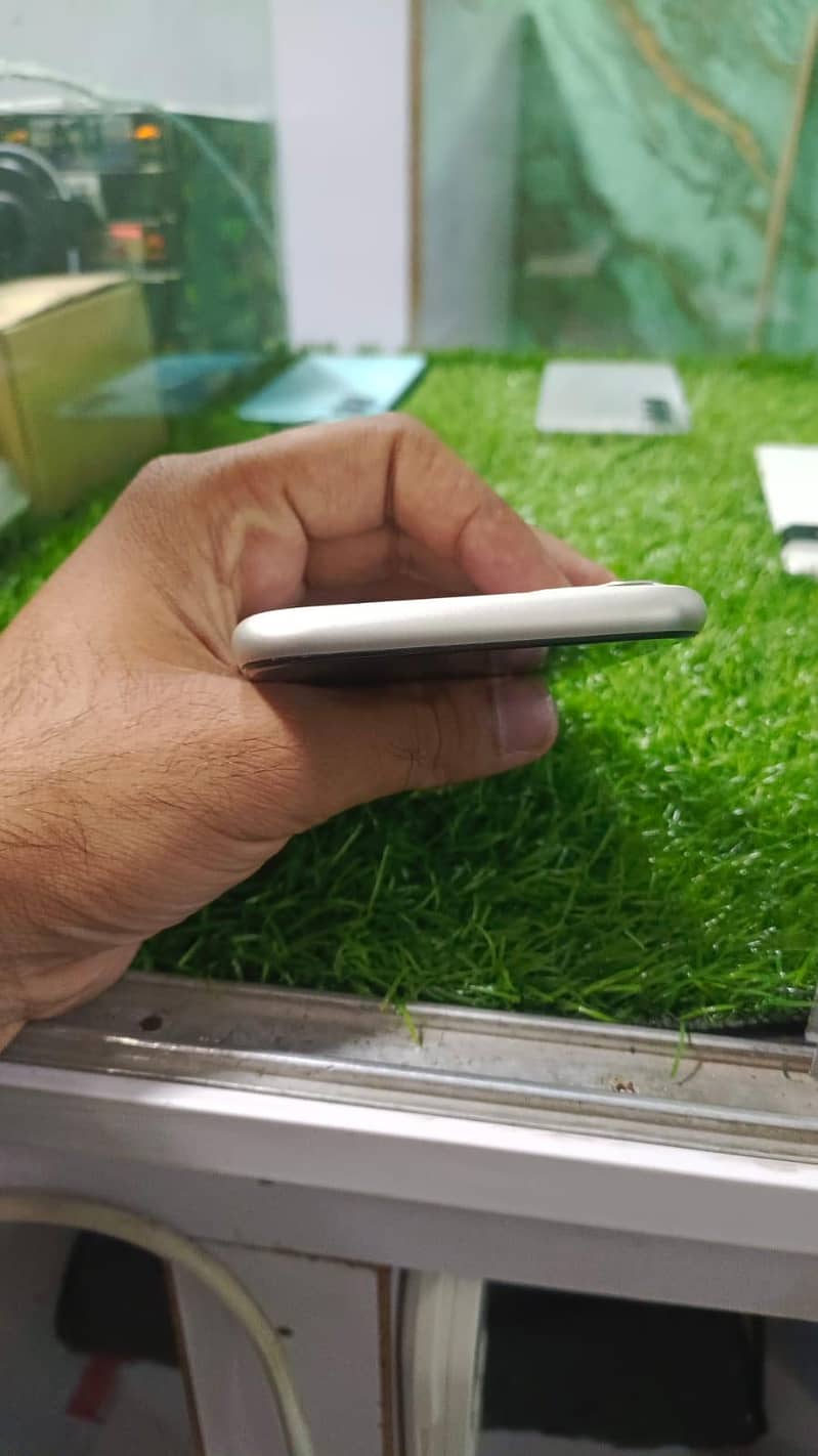 Apple iPhone 11 5