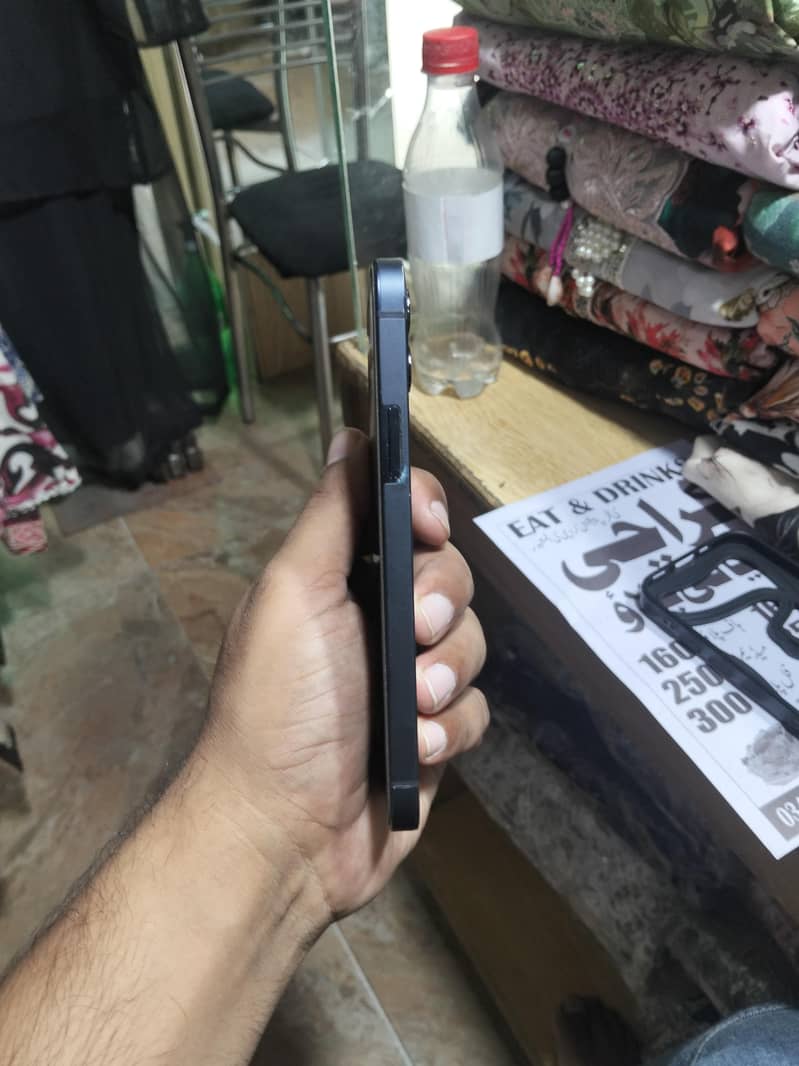 Apple iPhone 12 4