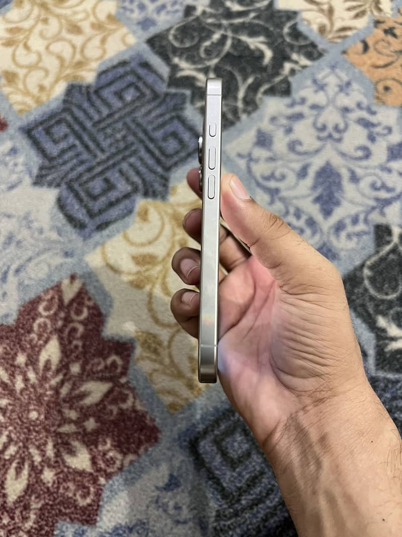 İPhone 16 pro 1