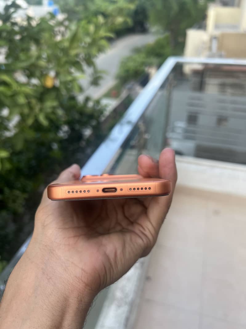 Apple iPhone 17 Pro Max 4