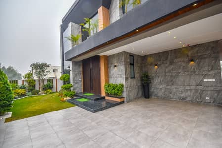 Beautiful 1-Kanal House Available For Rent Facing Golf, Featuring 5 Spacious Bedrooms With Installed Air Conditioning, Elegant Living Spaces, And A Comfortable Family-Friendly Layout