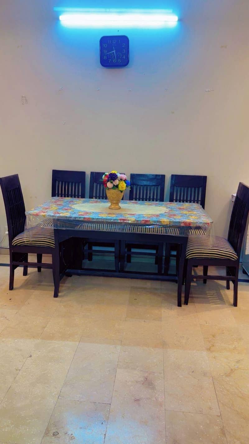 dining table with chairs 0