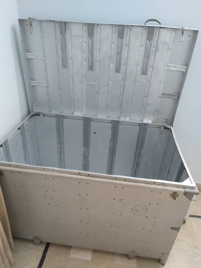 storage trunk 5